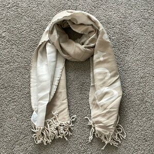 Abercrombie and fitch scarf